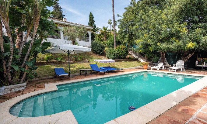 Nueva Milla de Oro Villa | Villa 'Las Cancelas' con vistas al mar, piscina privada y Wi-Fi