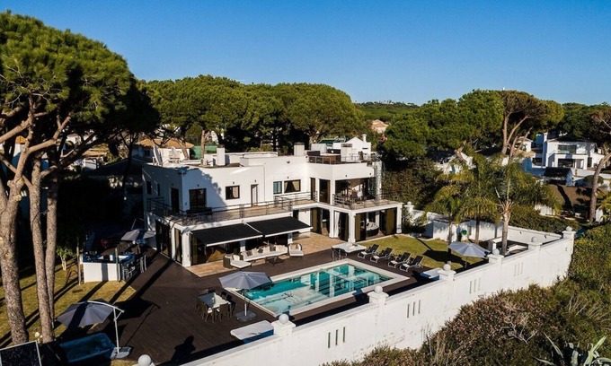 Artola Villa | Villa Las Dunas-Spectacular front-line beach Villa