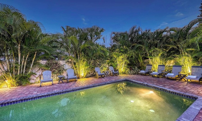 South Sarasota Casa | Villa Las Flores: Private Pool Renovation Sleeps 8