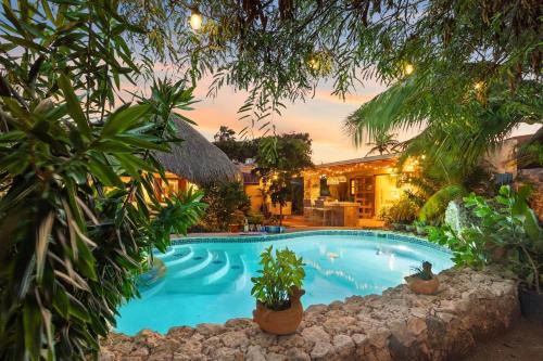 Savaneta Casa | Villa Laurence - Steps To Ocean Bliss By Lucha