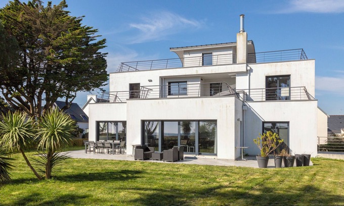 Ile-Tudy Villa | Villa 'Le Bain De Mer - Vistas al Mar, Terraza Privada y Wi-Fi'