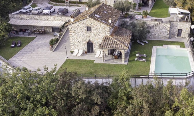 Calenzano Villa | Villa en Croci Di Calenzano con 4 habitaciones, capacidad 10