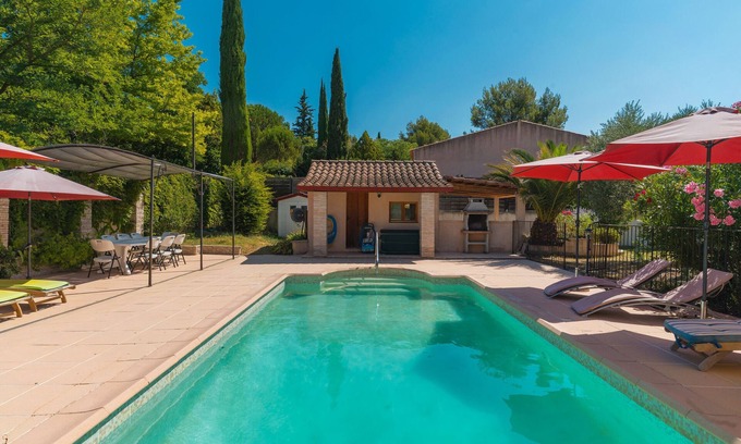 Cadenet Villa | Villa 'Le Verger Du Midi' con Piscina Compartida, Terraza Privada y Wi-Fi