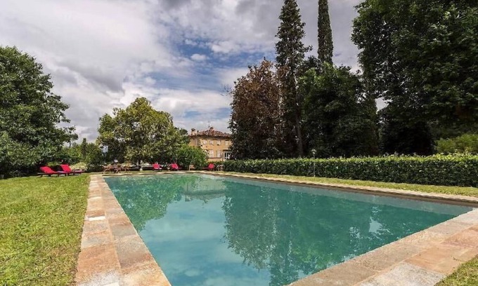 Vorno Apartamento | Villa exclusiva sumergido en un lago con cisnes y zonas verdes con piscina privada