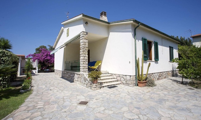 San Giovanni Villa | Villa Leo + anexo 9 camas en una zona residencial.