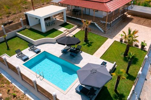 Nea Propontida Villa | Villa Liana , private Villa with pool and garden