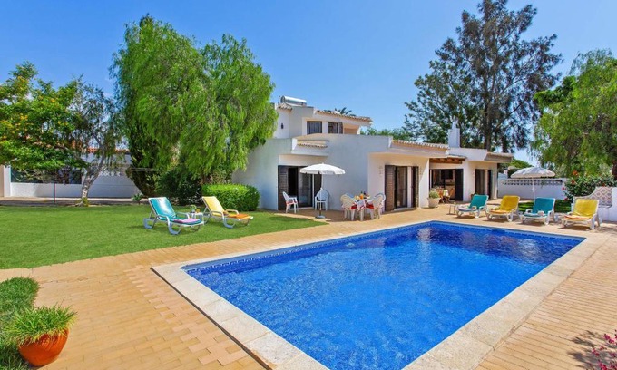 Mato Serrao Villa | Villa Lisson Grove by Villa Plus