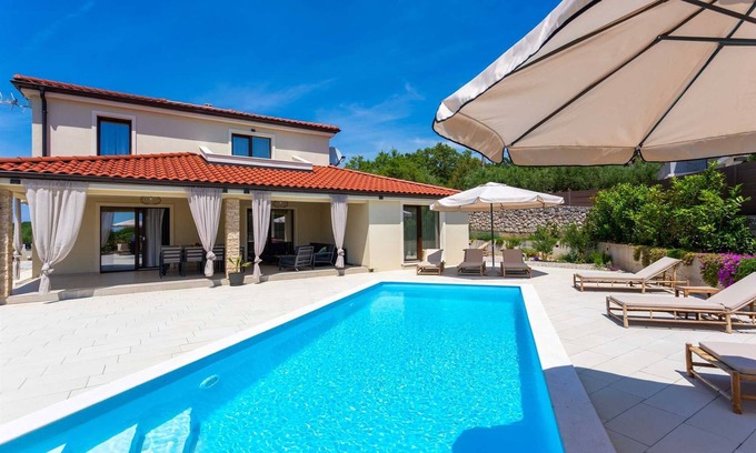 Nenadici Villa | Villa Loni with Pool & Seaview