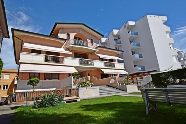 Lignano Sabbiadoro Apartamento | Villa Lory