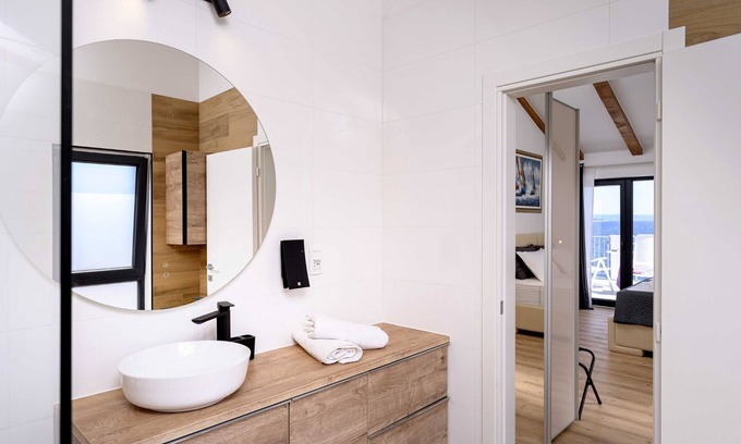 Ivan Dolac Villa | Villa Luce di Mare - Three Bedroom Villa with Pool