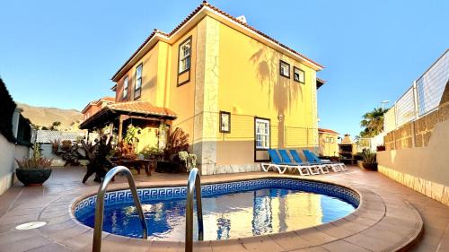 Adeje Villa | Villa Lujo y Relax in Adeje by Deihu Experiences