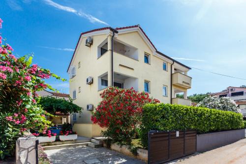 Porat Apartamento | Villa Luka 5 min walk to the beach, 5 min to the village