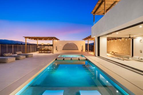 Joshua Tree Casa | Villa Luna Ibiza villa w pool rooftop deck