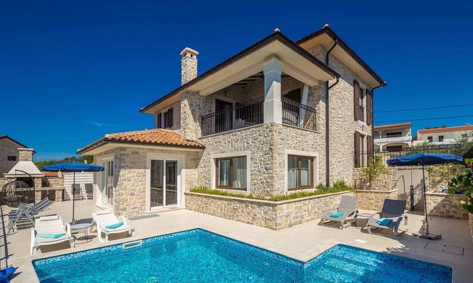 Linardici Casa | Villa LURDA con magníficas vistas al mar y piscina climatizada.