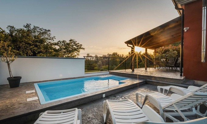 Umag Casa | Villa Lutoma - Villa de 2 dormitorios para 4+1 personas, con piscina y parque infantil