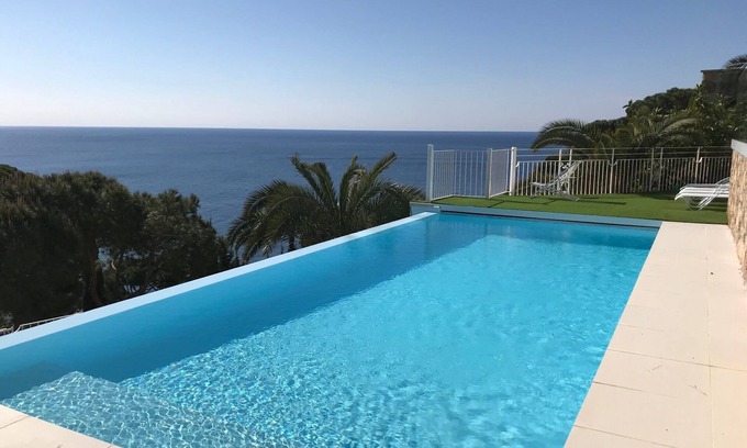 Canyet de Mar Villa | VILLA LUXE ***** 4 people GARDEN FLOOR
