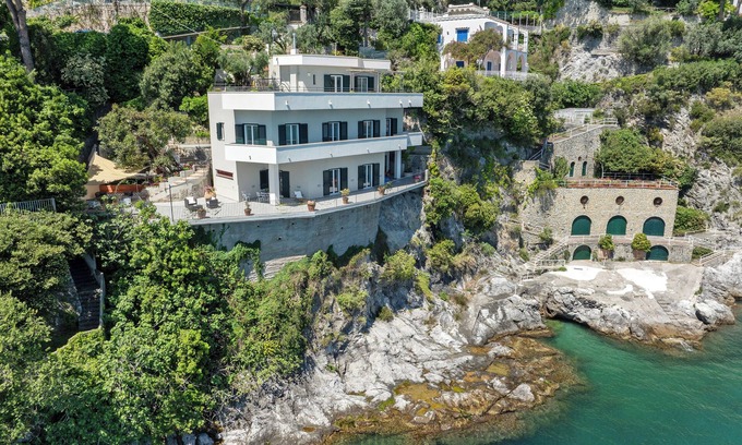 Vietri sul Mare Villa | Villa 'Luxury A Strapiombo Sul Mare' con vistas al mar, Wi-Fi y aire acondicionado