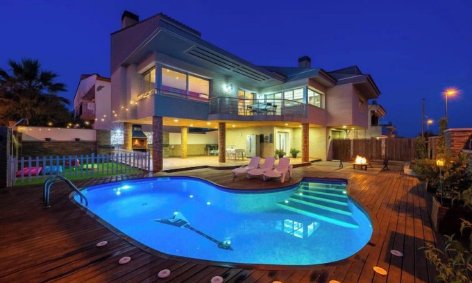 Reus Casa | Villa Luxury Rock Tirri by Interhome
