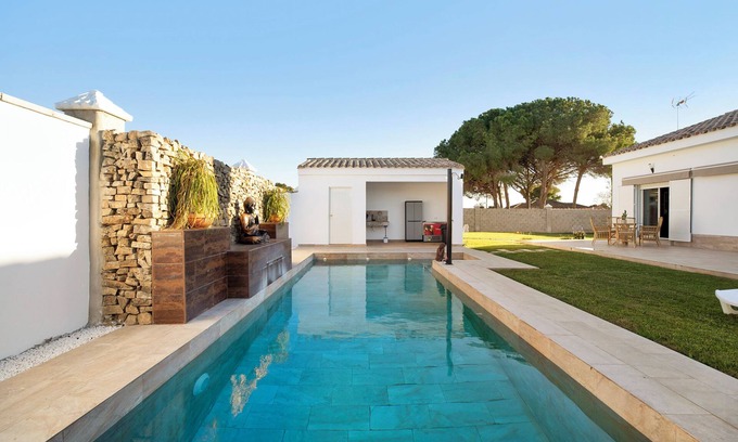 Chiclana de la Frontera Villa | Villa 'Magnolia Chiclana' con piscina privada, terraza privada y Wi-Fi