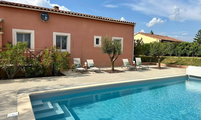 Berrias-et-Casteljau Villa | Villa MaBri, moderna villa de vacaciones con piscina y todas las comodidades.