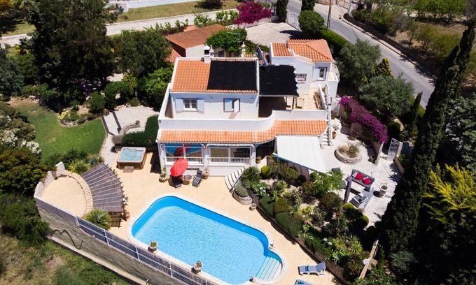 Vale de Covo Villa | Villa de 4 camas con piscina privada y jacuzzi, a poca distancia de la playa y del centro de la ciudad