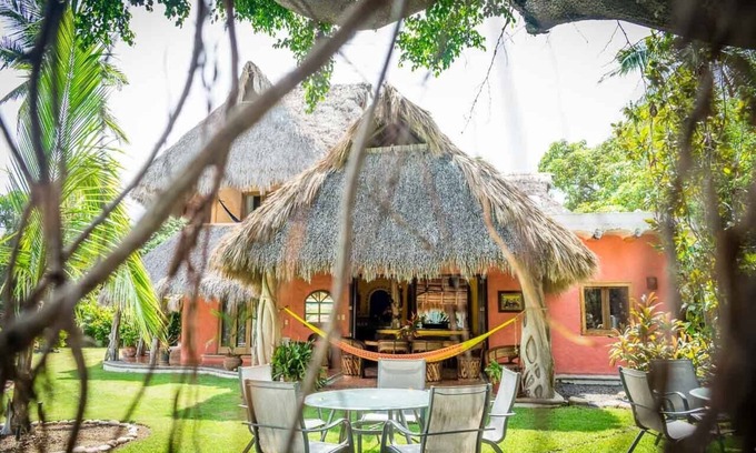 La Cruz de Huanacaxtle Hotel | Villa Magnolia