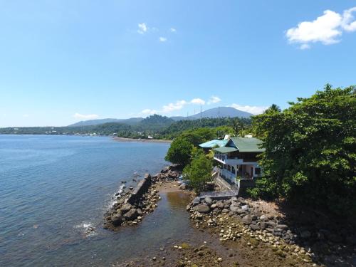 Tanahwangko Casa | Villa Manja Tanahwangko Ocean-Front Manado