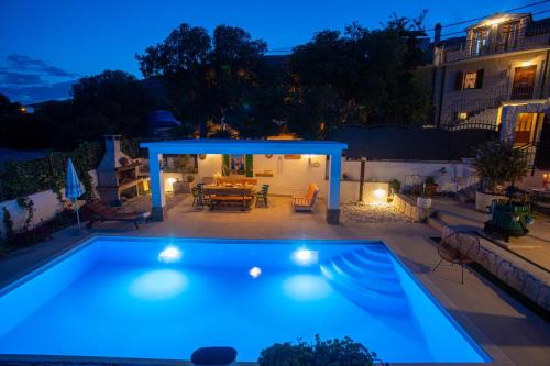 Seget Donji Villa | Villa Marela with Heated Swimming Pool