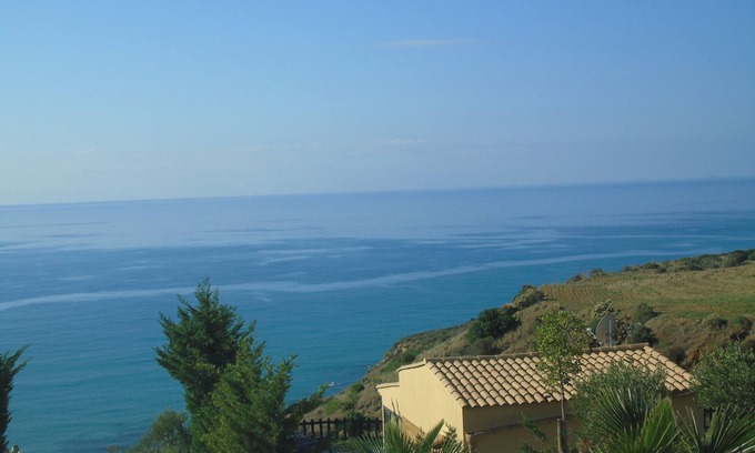 Pergole Villa | Villa Margherita on the sea beach / STARLINK connection, air conditioning...