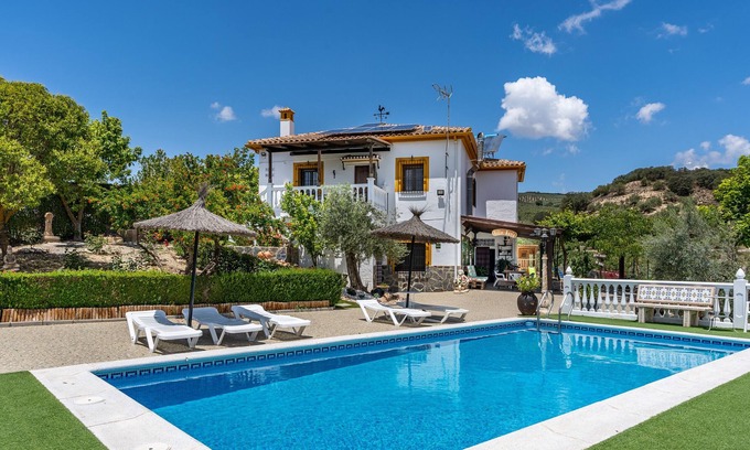 Illora Villa | Villa "Maria Illora" con vistas a la montaña, piscina privada y Wi-Fi