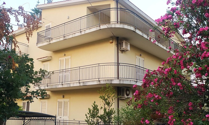 Bovalino Apartamento | VILLA MARIA - Suite in Villa 2 Km sea