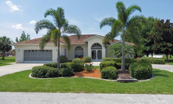 White Marsh Villa | FRENTE AL AGUA, ESPECTACULAR 3BDRM, 3,5 BAÑOS, MUELLE, DOS SUITES MAESTROS Y MÁS