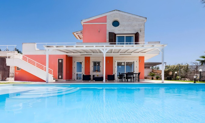 Scicli Villa | Villa 'Marigù Con Spa E Piscina' con vistas al mar, Wi-Fi y aire acondicionado