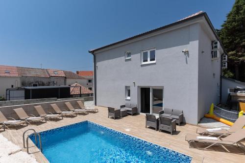 Novalja Villa | Villa Marijo with a pool