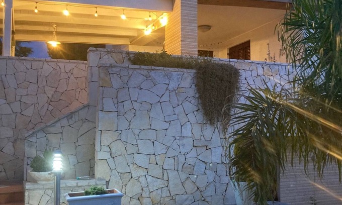 Bisceglie Villa | Villa Marlu a un paso de un camino costero de encanto.