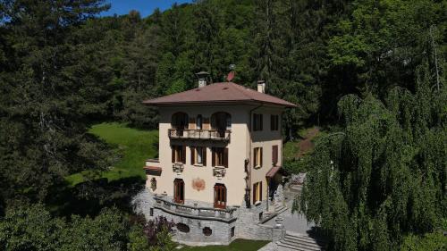 Lanzo d'Intelvi Casa | Villa Martegani Como