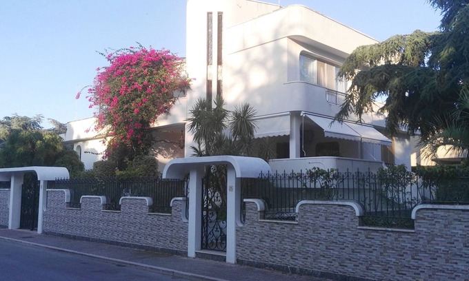 Trani Villa | Villa Mary, estilo y relajación a un tiro de piedra del mar