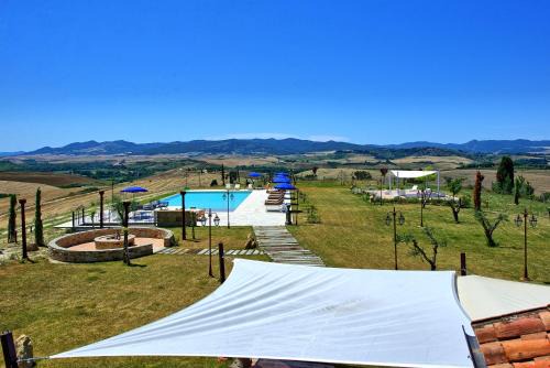 Peccioli Villa | Villa Massimiliano by PosarelliVillas