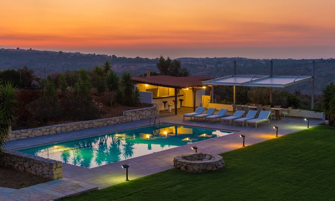Kambanion Villa | Villa Mathea - Villa espaciosa con privacidad y piscina privada grande