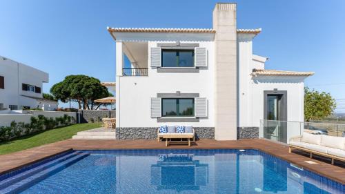 Praia da Luz Casa | Villa Maya Luxurious House With Pool by LovelyStay