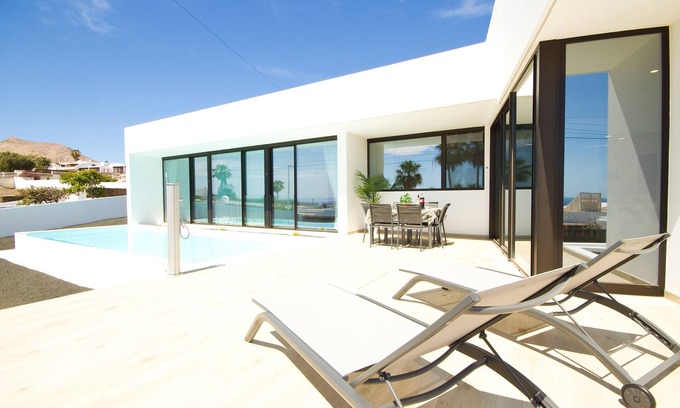 Guime Villa | Villa Mendoza - By AZ Rentals