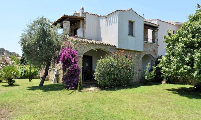 Lotzorai Apartamento | Villa Menhir. Mediterranean garden. Mountain view.