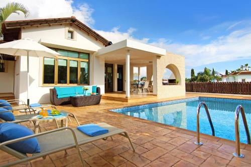 Ayia Thekla Villa | Villa Merry