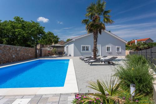 Garica Villa | Villa Mia