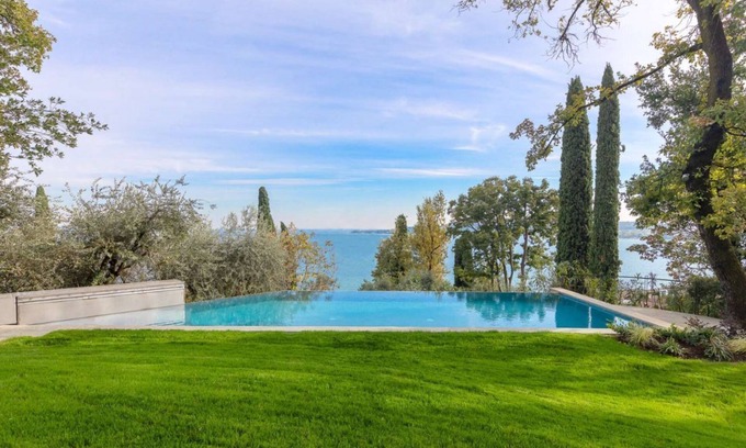 Padenghe sul Garda Villa | VILLA MICHELLE - Amazing view- Pool- Beach front