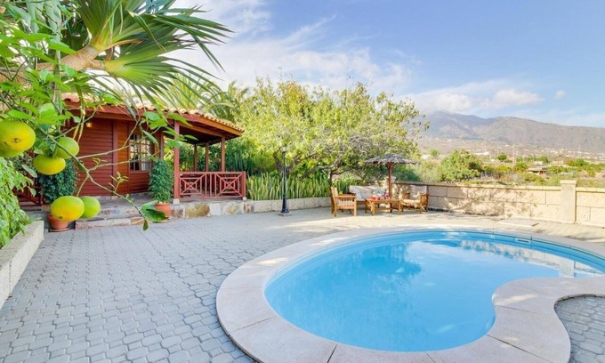 Arafo Villa | Villa Mimosa, vistas a la montaña, piscina, Wi-Fi rápido, jardín y terraza; aparcamiento disponible
