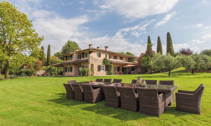 Montioni Villa | Villa 'Minerva' con vistas al lago, Wi-Fi y aire acondicionado