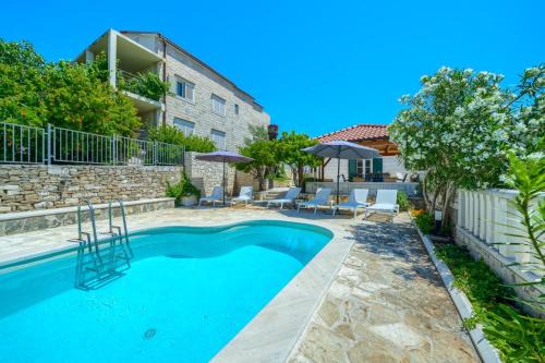 Sumartin Villa | Villa Mir Vami