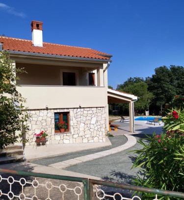 Garica Casa | Villa Mira Garica by El-Pi Tours