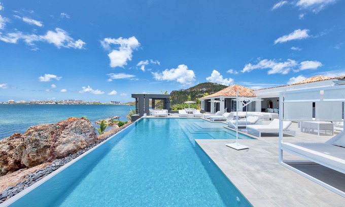 Les Terres Basses Villa | Exclusivo enclave cerrado, frente al mar, a corta distancia de la playa, aire acondicionado, WIFI gratuito, piscina climatizada.